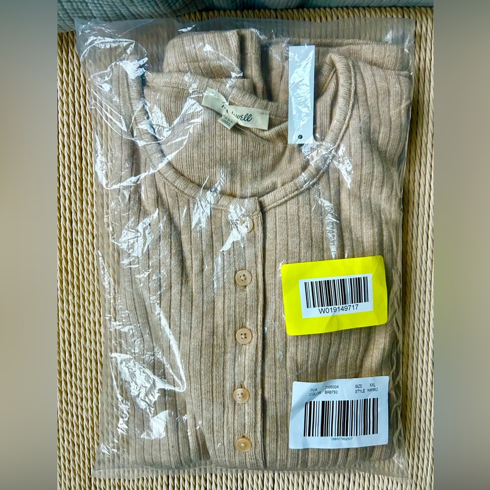 Madewell Textural Cutaway Crewneck Cardigan in Classic Camel - Picture 3 of 3